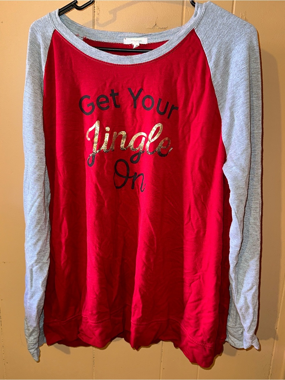 Maurices Graphic Holiday Raglan Top Red & Gray Size Large